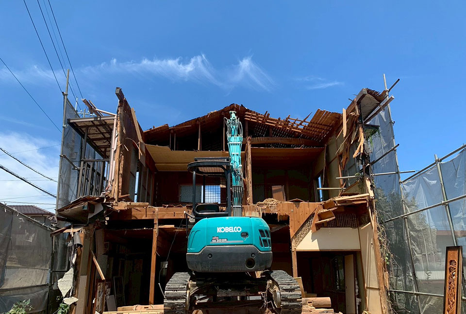 解体工事の作業風景